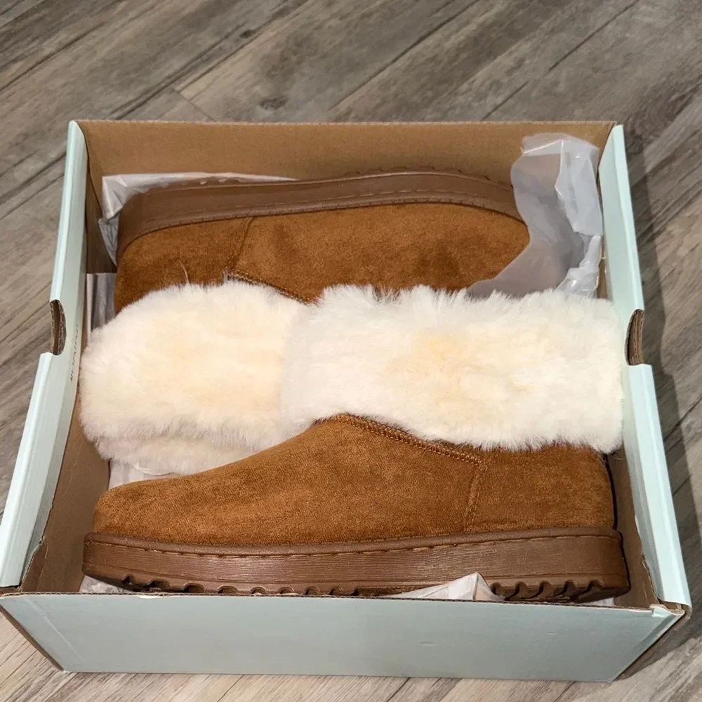 SO Tan Suede Ankle Boots with Cream Fur Trim